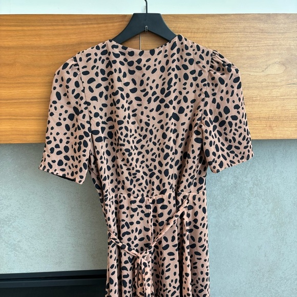 Fame And Partners - Tan & Black Leopard Print Short Sleeve Wrap Dress, Size 0 - Picture 11 of 13